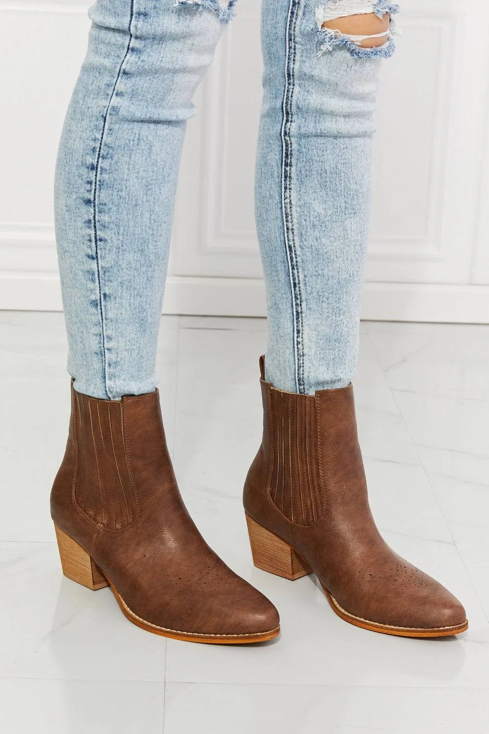 Love Journey - Stacked Heel Chelsea Boot in Chestnut For Women