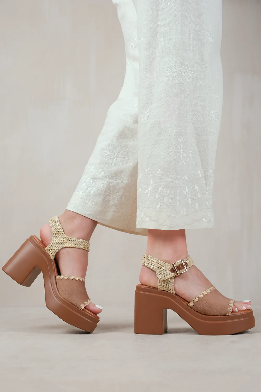 WILD CAT BLOCK HEEL SANDAL WITH DETAILING IN CAMEL SUEDE